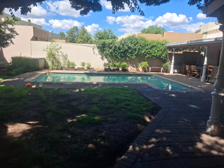 5 Bedroom Property for Sale in Kroonstad Central Free State